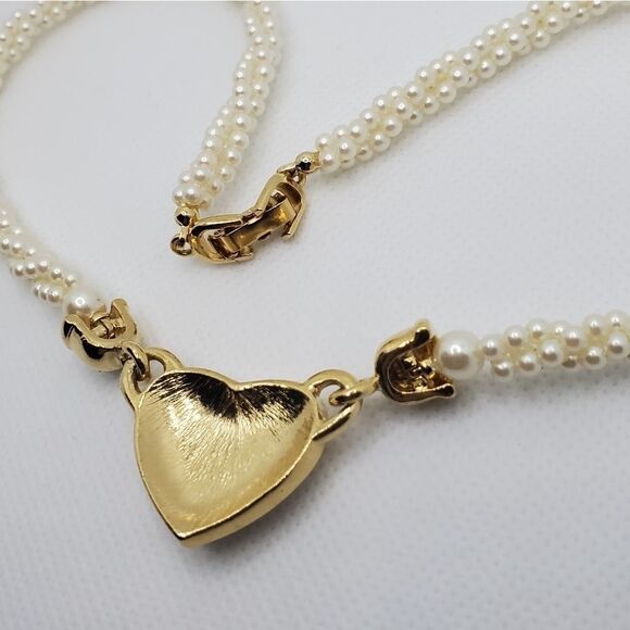 Beautiful ivory Pearl Necklace With gold tone heart. - Picture 5 of 12
